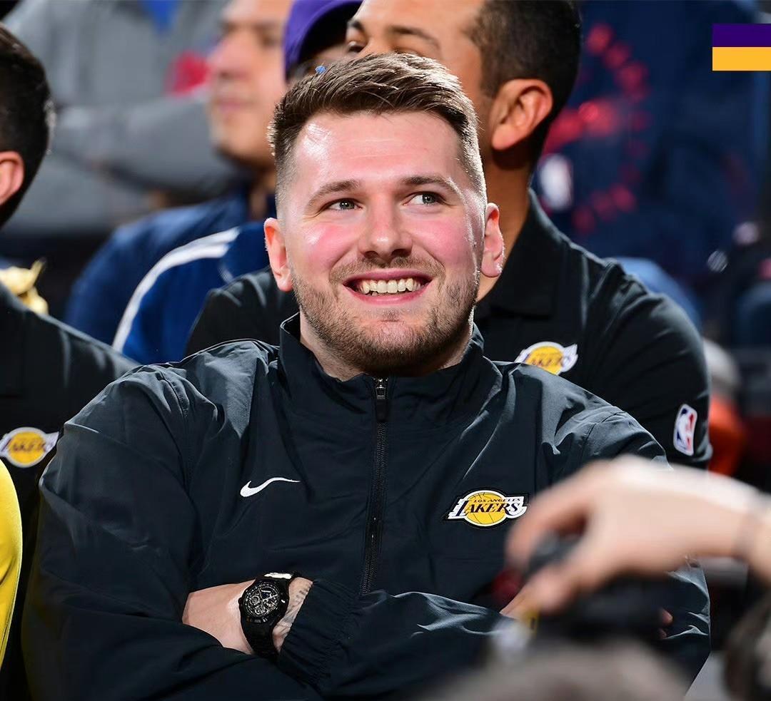 东契奇赛事官方发布关键助攻新规，C9争议不断！